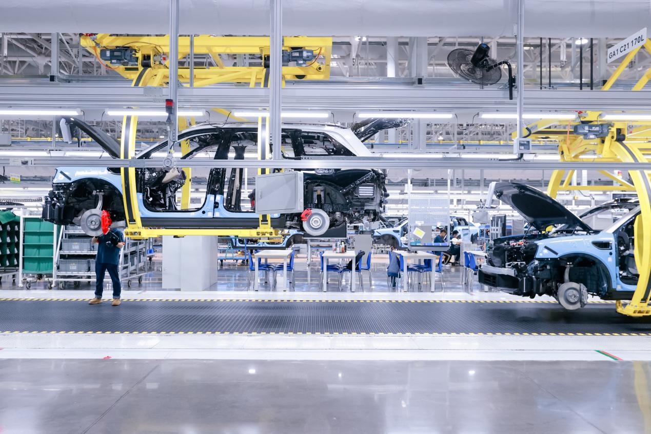 2025上海車展預(yù)熱 問界以“新豪華”引領(lǐng)出行未來，技術(shù)服務(wù)重塑價(jià)值標(biāo)桿