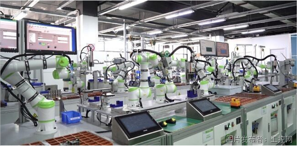 長廣溪智造 以“機(jī)汽共融”引領(lǐng)未來，智能工廠榮獲恰佩克年度示范應(yīng)用場景獎(jiǎng)